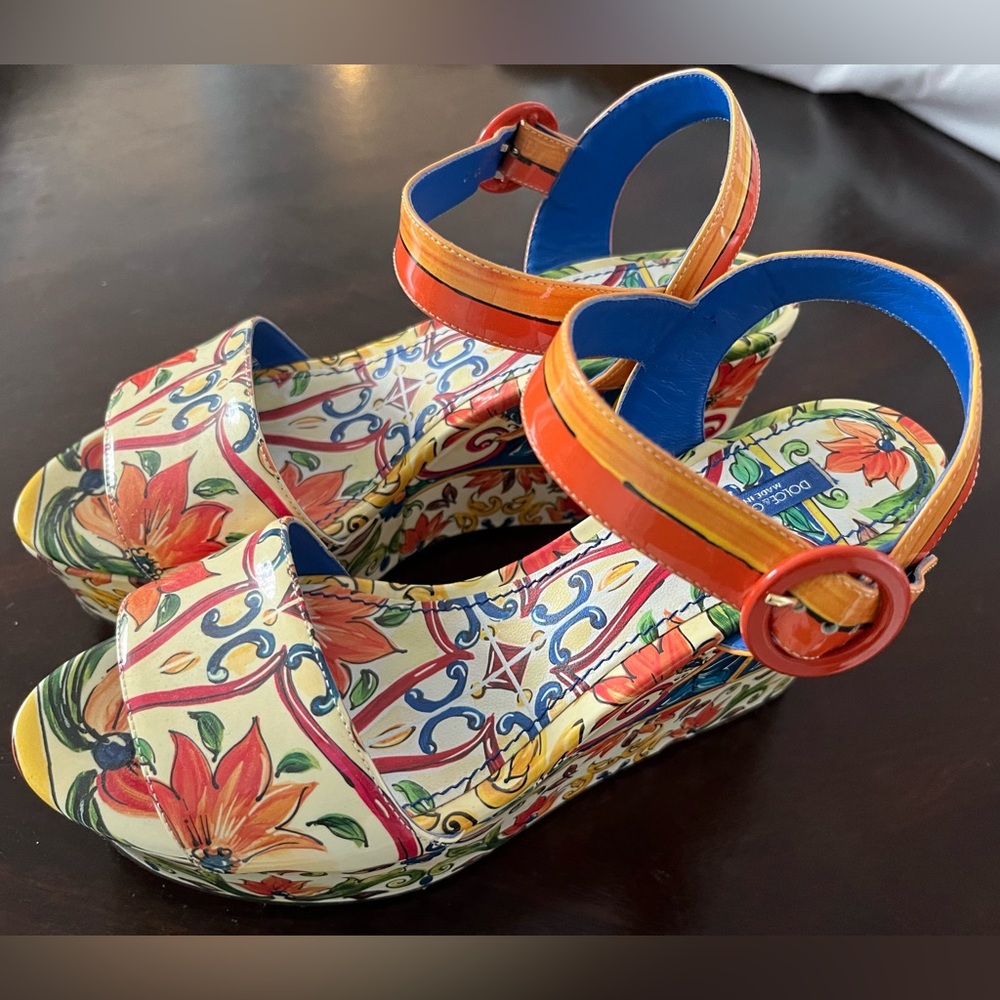Likely Used Dolce and Gabbana Sandals Size 7